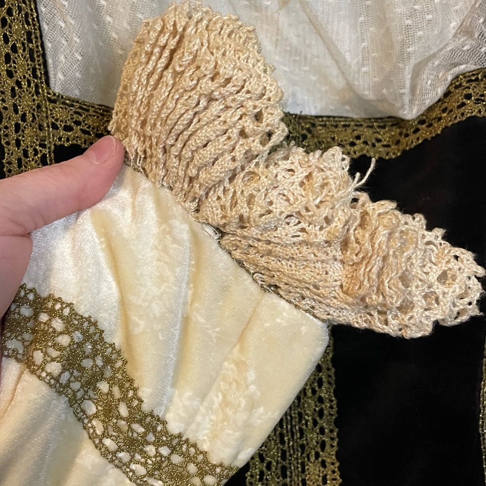 VTG medieval bodice / Shakespearean costume black velvet gold lace trim sz S (?) - Picture 3 of 16